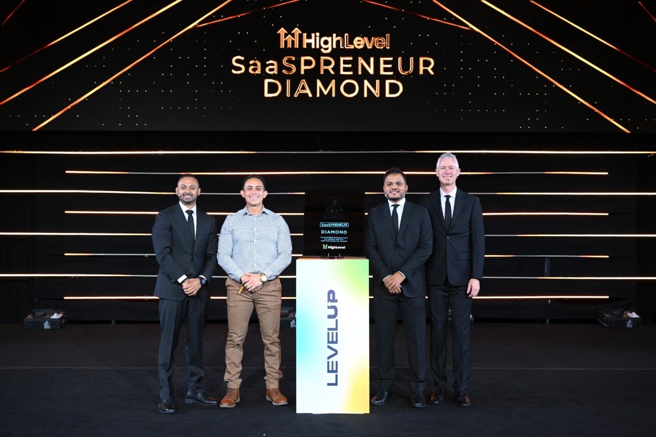 Jonathan Montoya at the HighLevel SaaSPRENEUR Diamond award presentation